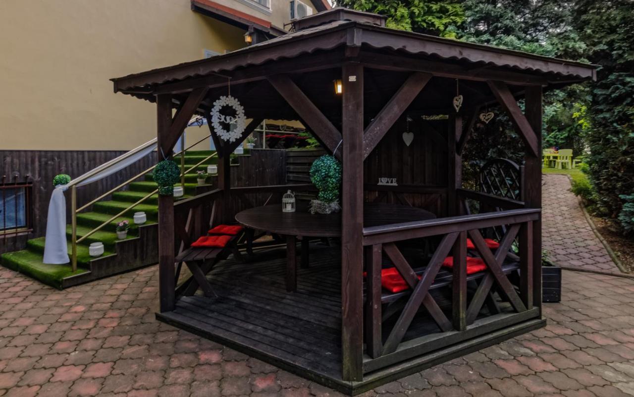 Zajazd Różany Laski (Kepno) Exterior foto