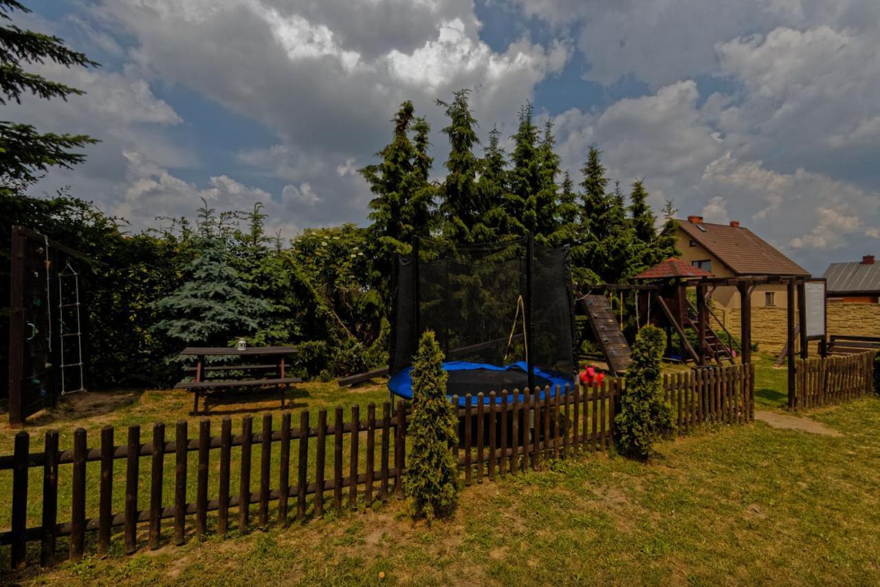 Zajazd Różany Laski (Kepno) Exterior foto